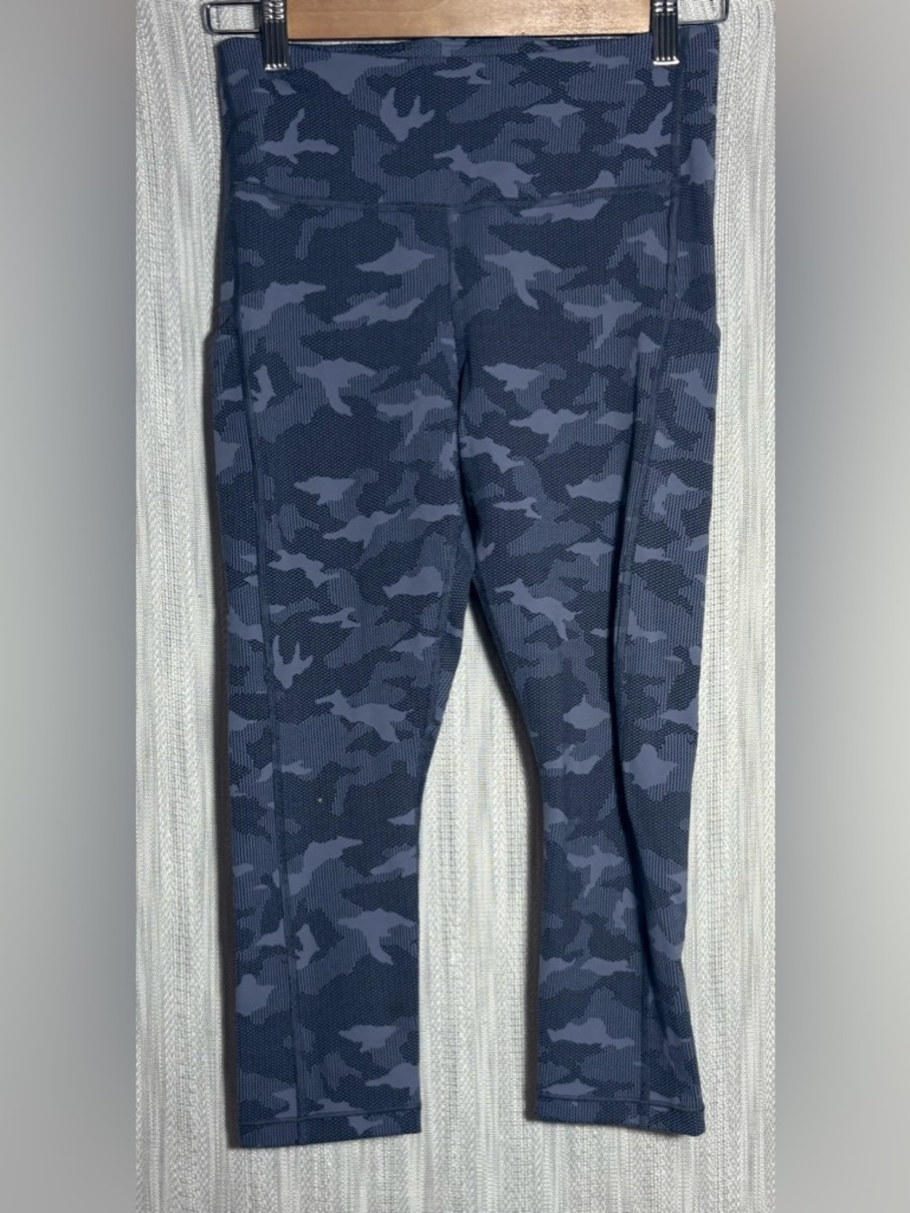 Athleta Ultimate Stash Pocket Texture Camo Capri
